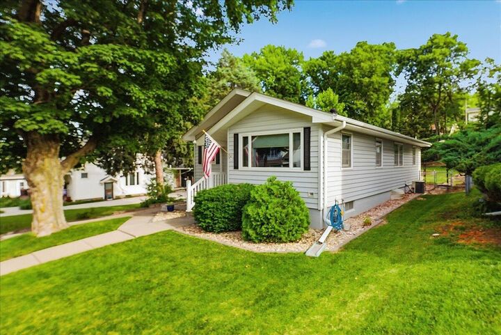 Property Photo:  220 Locust Lodge  Avenue  IA 51503 