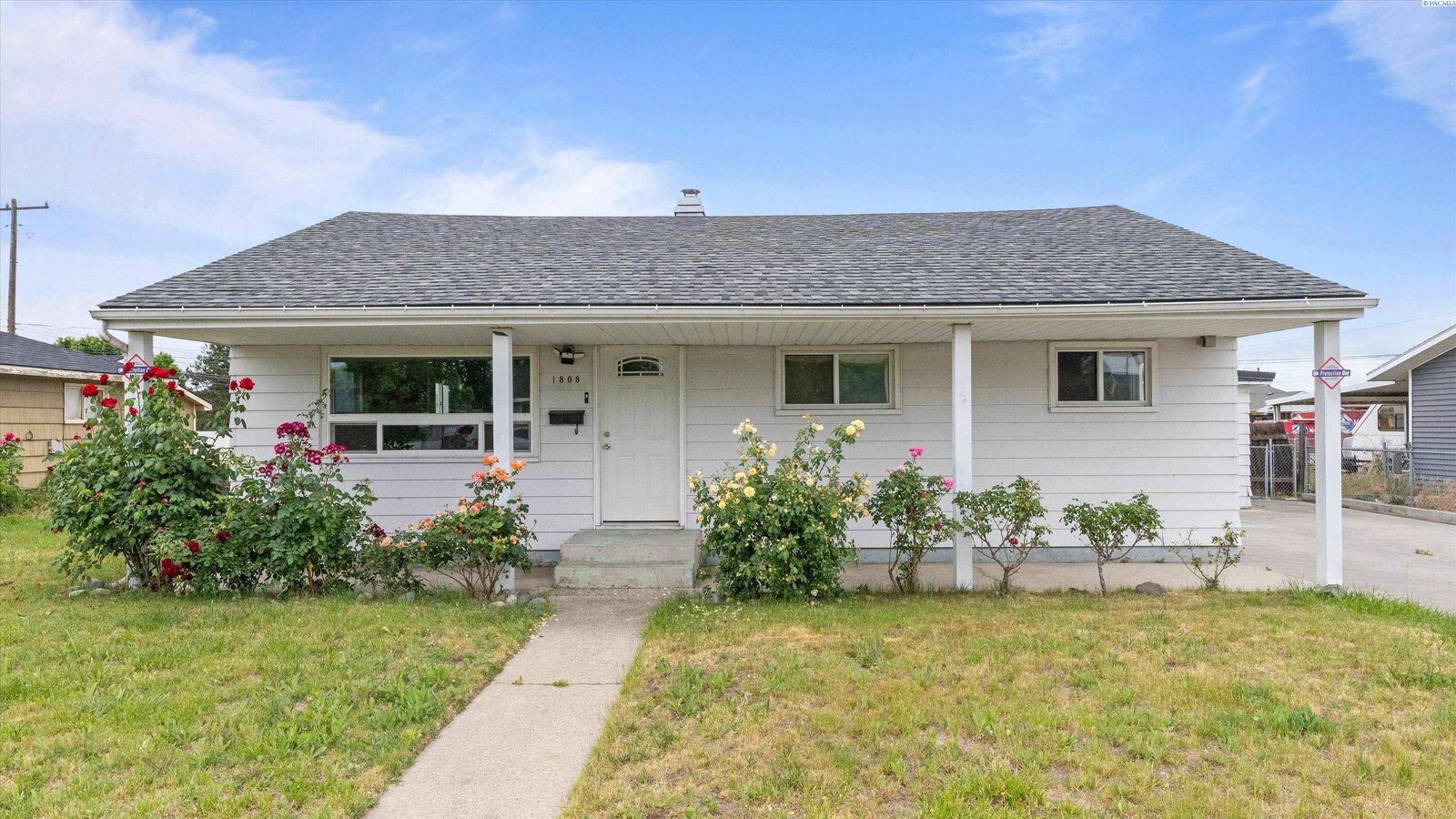 Property Photo: 1808 W Nixon St WA 99301