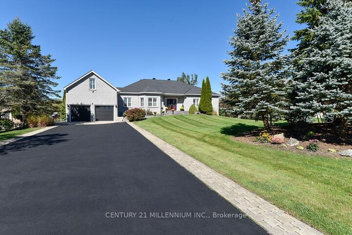 Property Photo: 8 Castlewood Court ON L7K 0C1