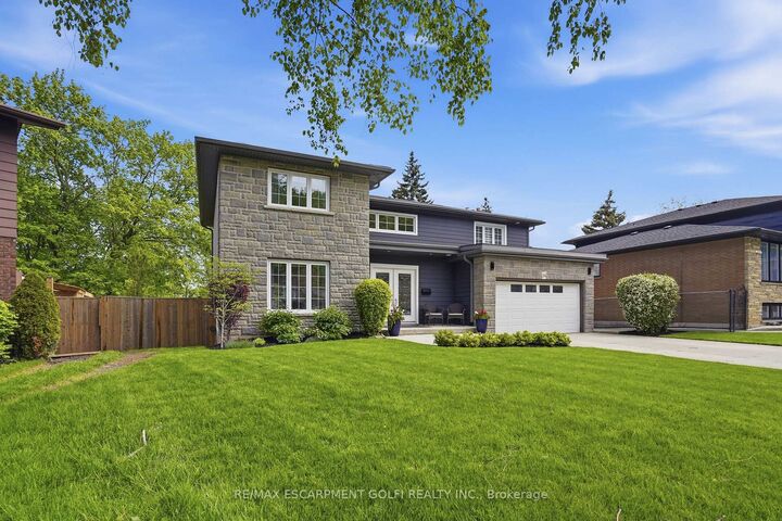 14 Leslie Drive — photo 1