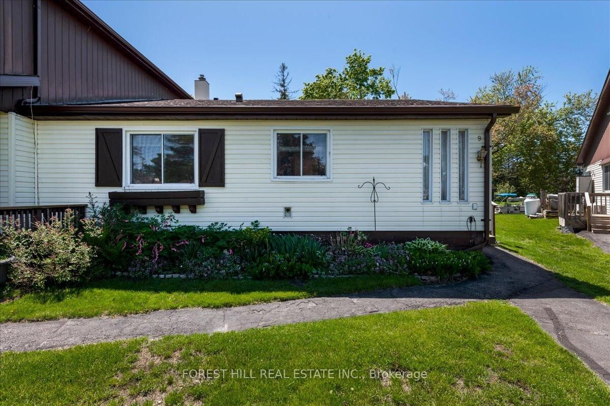 Property Photo: 70 Laguna Parkway 9 ON L0K 1B0