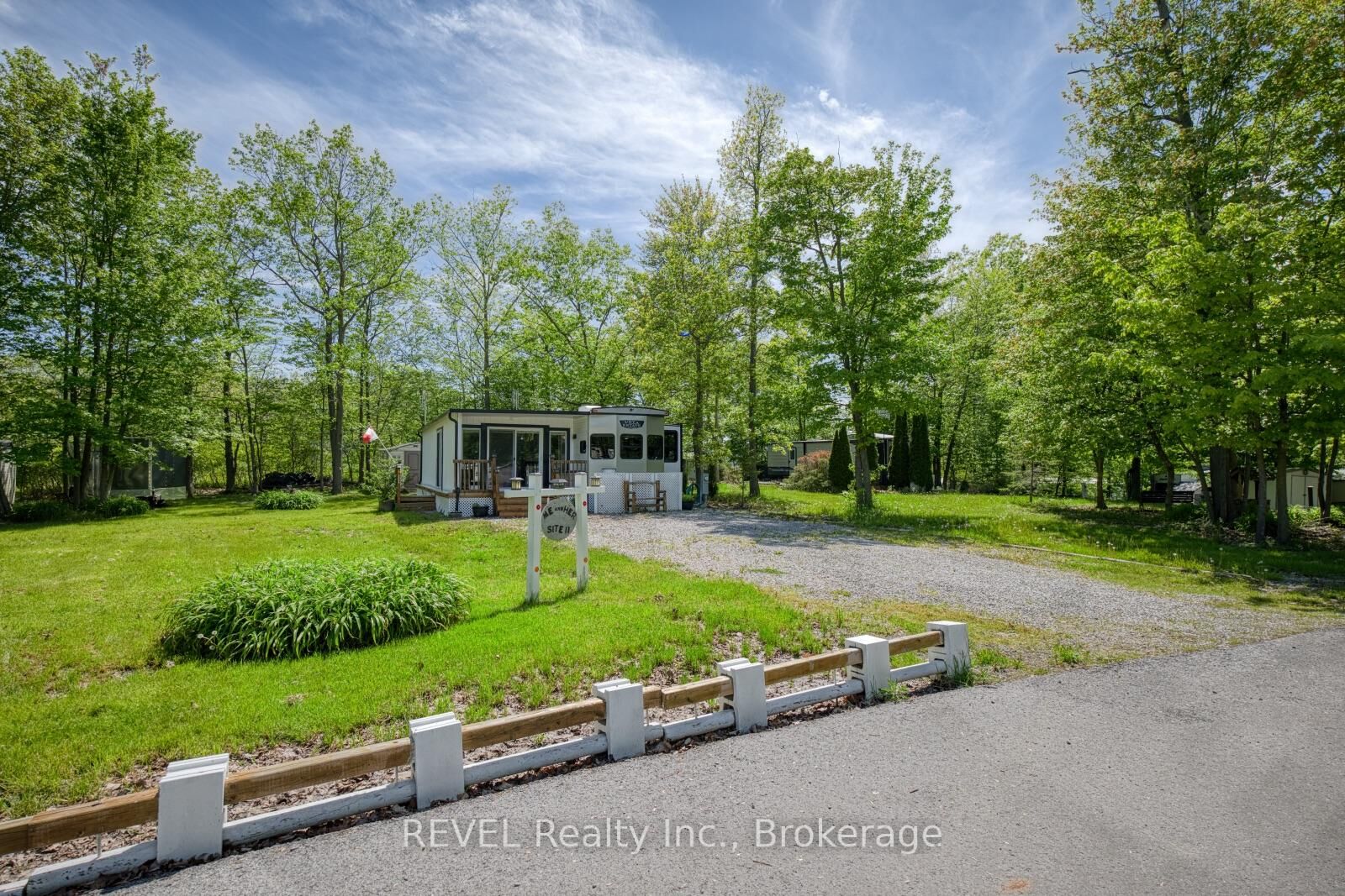 Property Photo: 2325 Victoria Avenue 11 ON L0S 1C0
