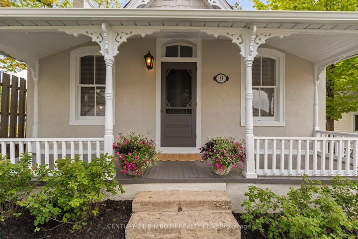 Property Photo: 13 Nelson Square E ON L4M 4J6