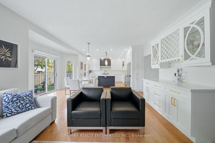 5811 Cornell Crescent — photo 1