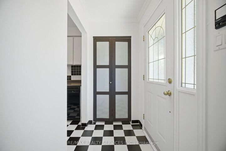Property Photo: 33 Hesp Drive ON L7E 2R5