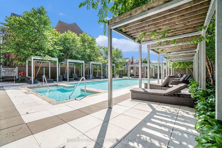 Property Photo: 360 McLeod Street 507 ON K2P 1A9