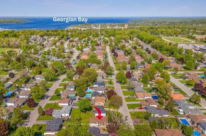 Property Photo:  1010 Glen Eagles Crescent  ON L4R 2R1 