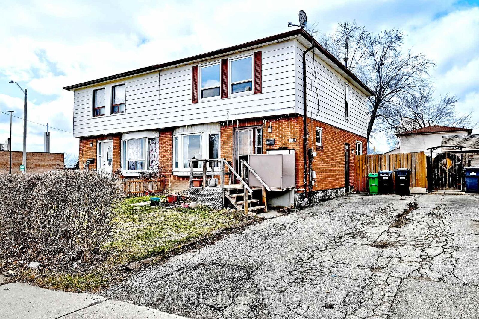 Property Photo: 116 Sutherland Avenue ON L6V 2H7