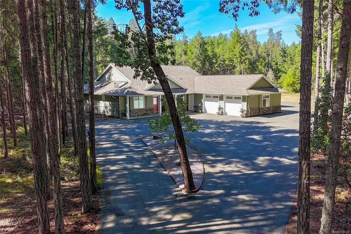 Property Photo: 900 Rivers Edge Dr BC V9P 9L6