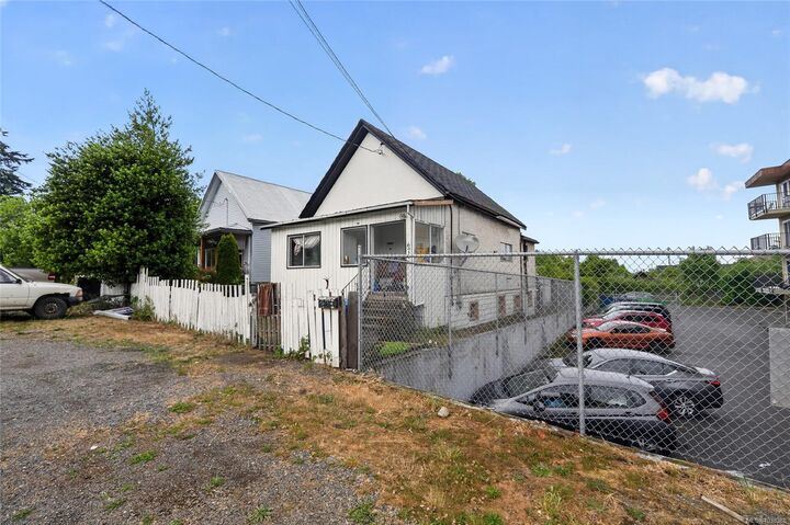 Property Photo: 674 Farquhar St BC V9R 2E5