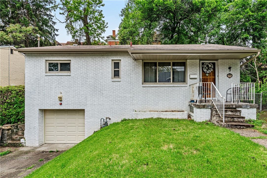 Property Photo:  3101 Viola St  PA 15214 