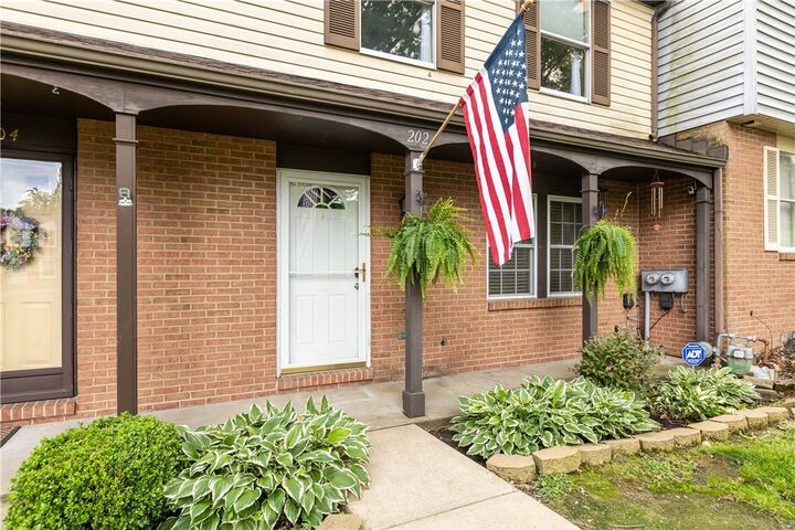 Property Photo: 202 Olde Orchard Dr 202 PA 15017