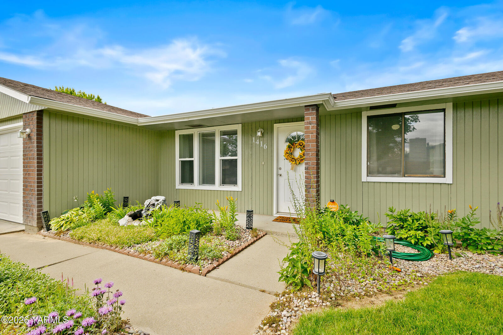 Property Photo: 1416 S 33rd Ave WA 98902