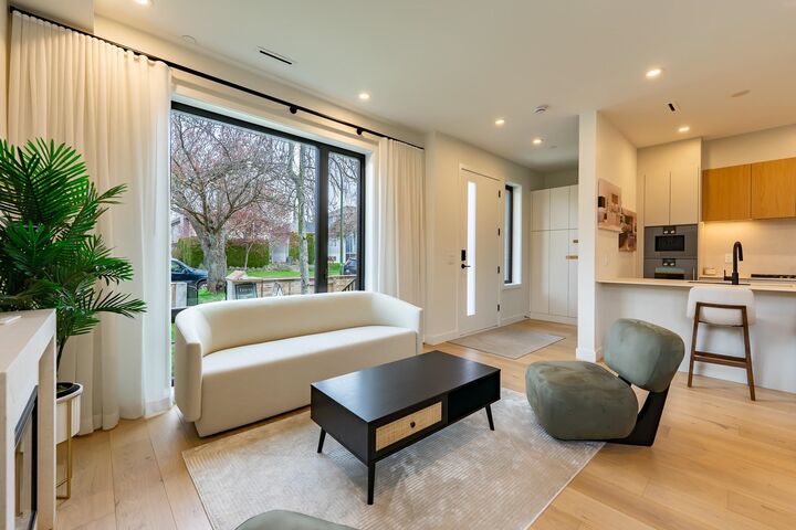 Property Photo: 858 W 64th Avenue BC V6B 2L4
