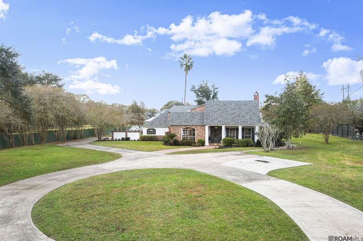Property Photo:  332 & 336 Fulwar Skipwith Rd  LA 70810 