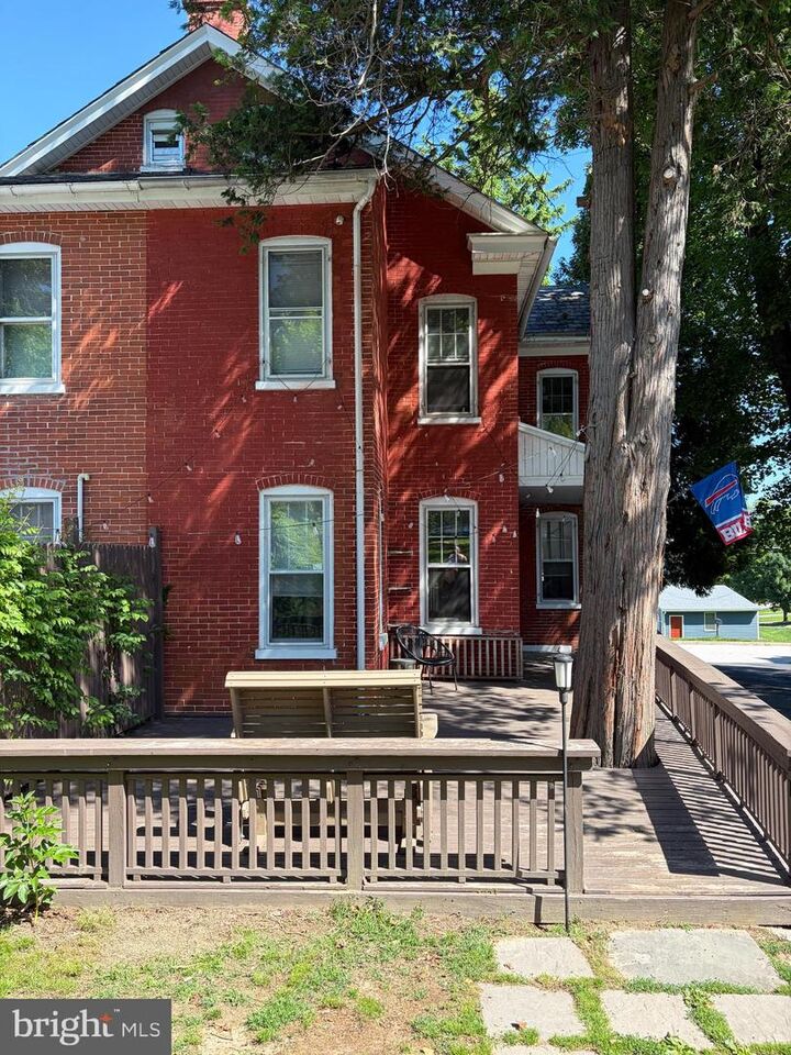 Property Photo:  138 E New Street  PA 17554 