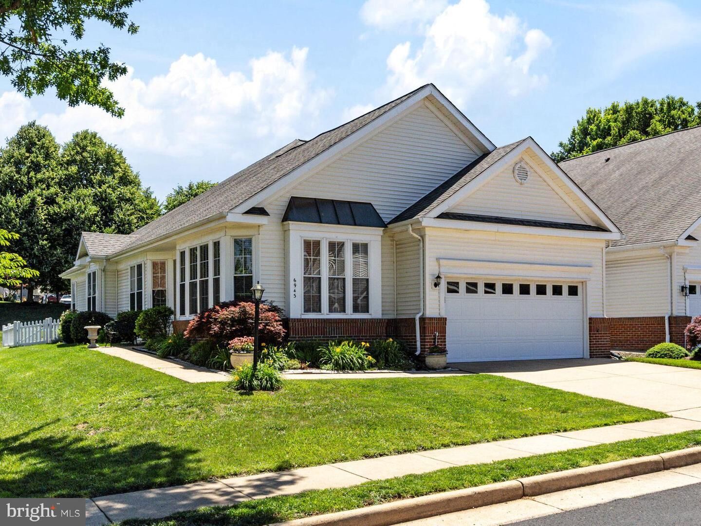 Property Photo: 6943 Cumberstone Place VA 20155