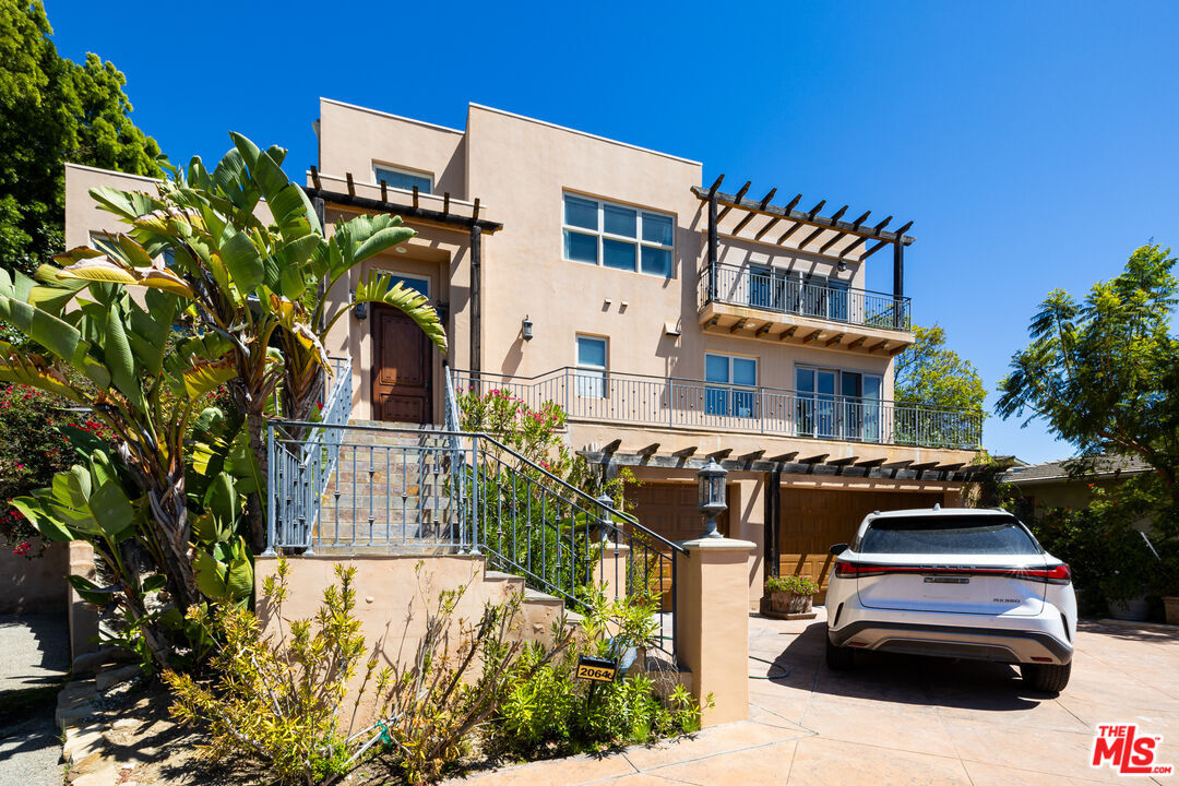 Property Photo:  20640 Medley Ln  CA 90290 