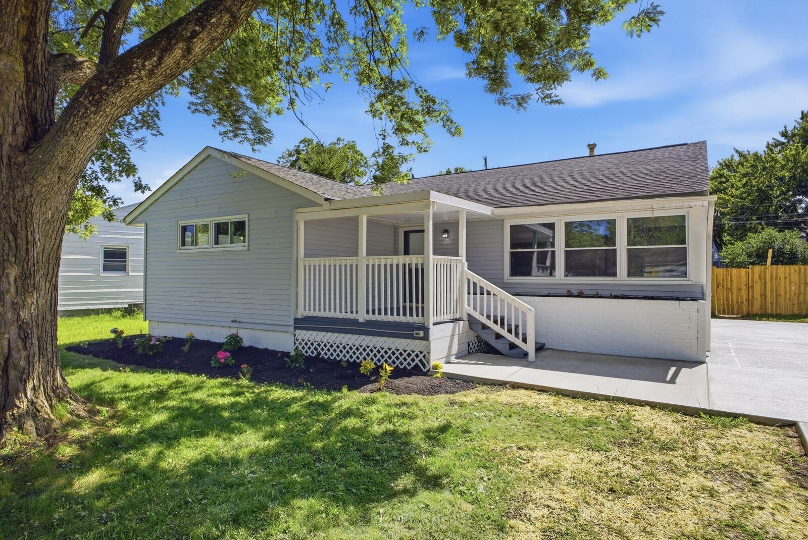 Property Photo: 1189 Simpson Drive OH 43227