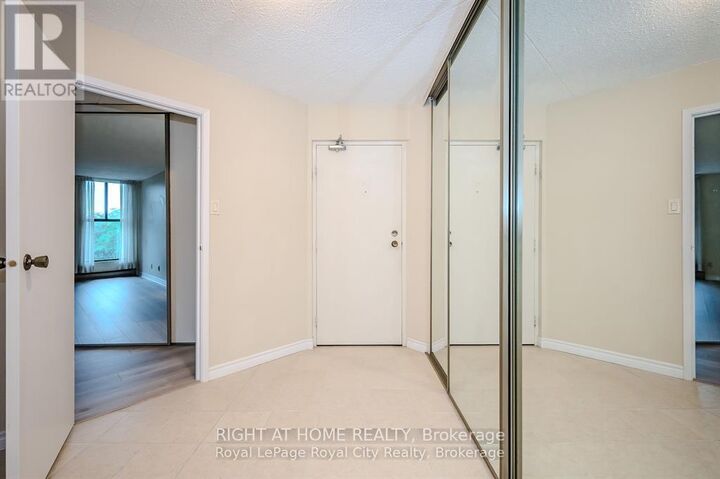 Property Photo: 22 Marilyn Drive 608 ON N1H 7T1