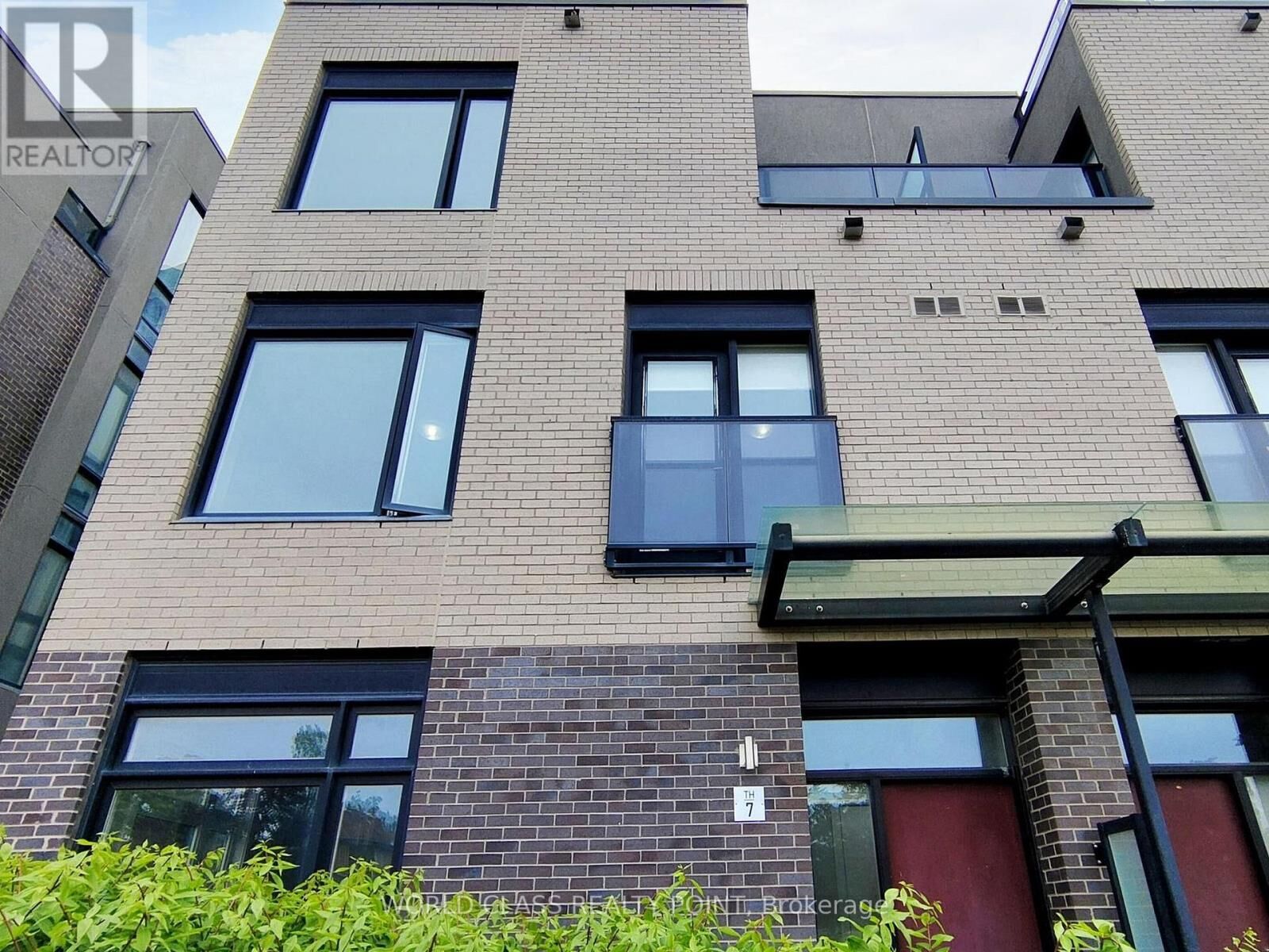 Property Photo:  4070 Parkside Village Drive 7  ON L5B 0K2 