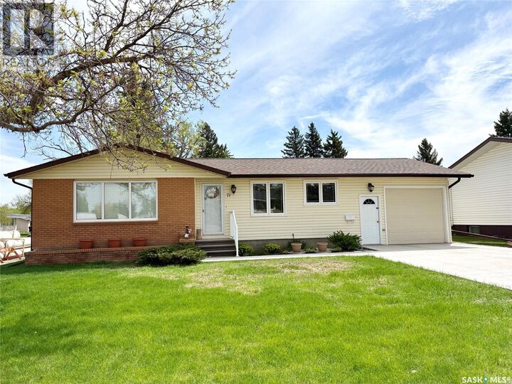 Property Photo: 71 Dalebrooke Drive SK S3N 2N6