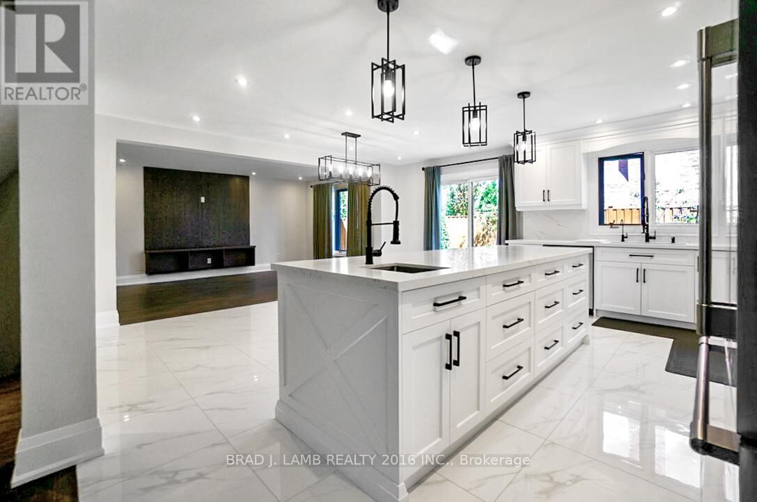 Property Photo: 62 Royal Garden Boulevard ON L4L 7C2