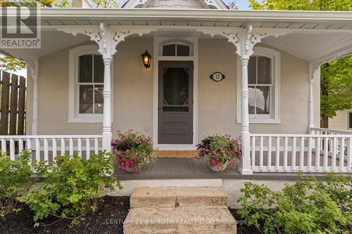 Property Photo:  13 Nelson Square East  ON L4M 4J6 