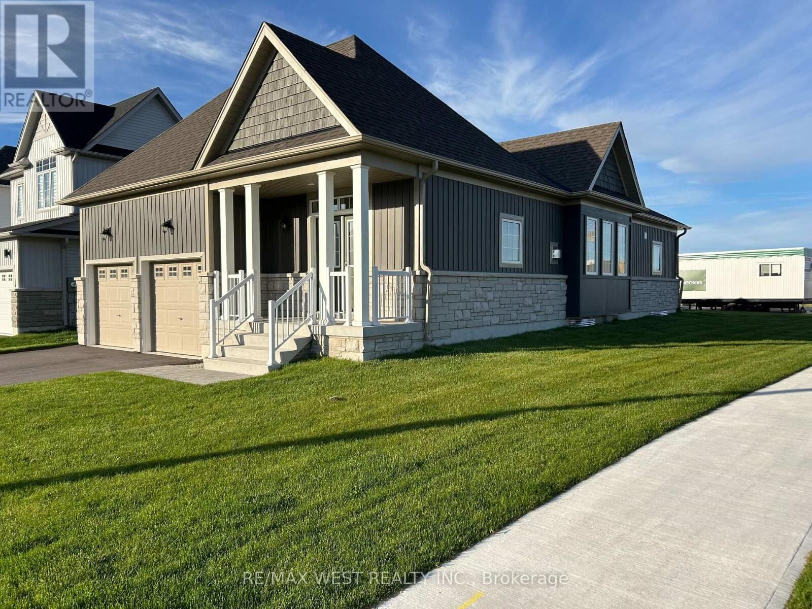 Property Photo: 292 Springfield Crescent ON L0M 1S0