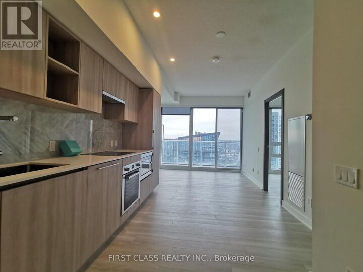 Property Photo:  17 Bathurst Street 3809  ON M5V 0N1 
