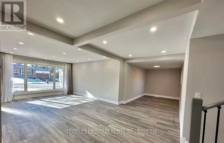 Property Photo: 2421 Speyside Drive ON L5K 1X5