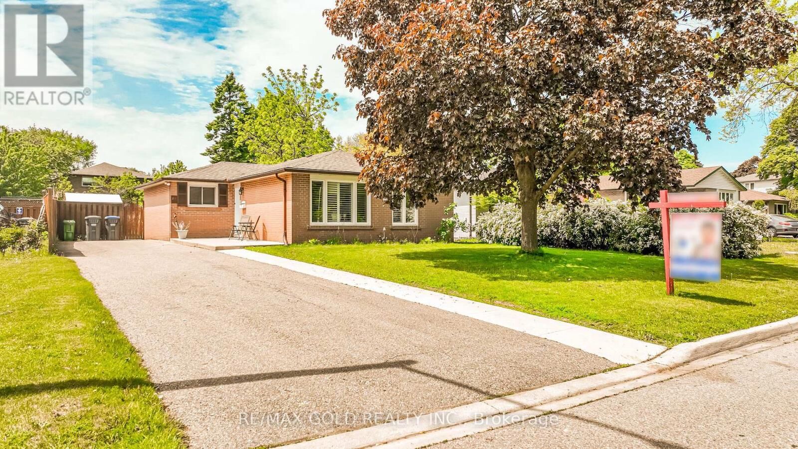Property Photo:  29 Duke Road  ON L6T 3J9 