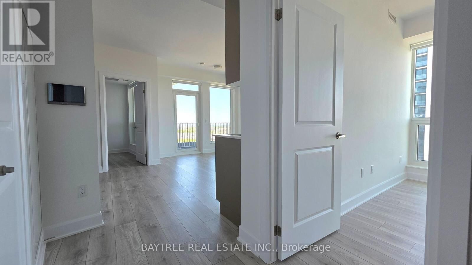 Property Photo:  3240 William Coltson Avenue 1601  ON L6H 8C8 
