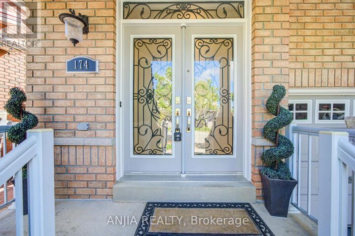 Property Photo:  174 Goldenwood Crescent  ON L6E 1L8 