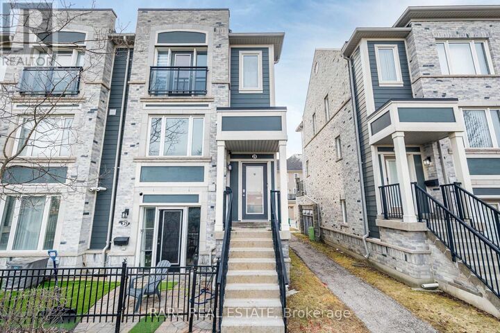 Property Photo:  60 Fairwood Circle 28  ON L6R 0Y6 