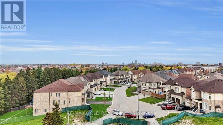 Property Photo:  6628 Rothschild Trail West  ON L5W 0A6 
