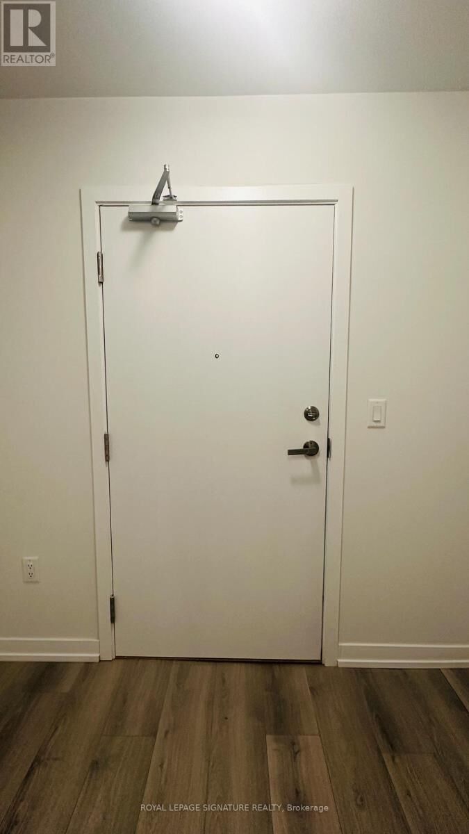 Property Photo: 3401 Ridgeway Drive 316 ON L5L 0B9