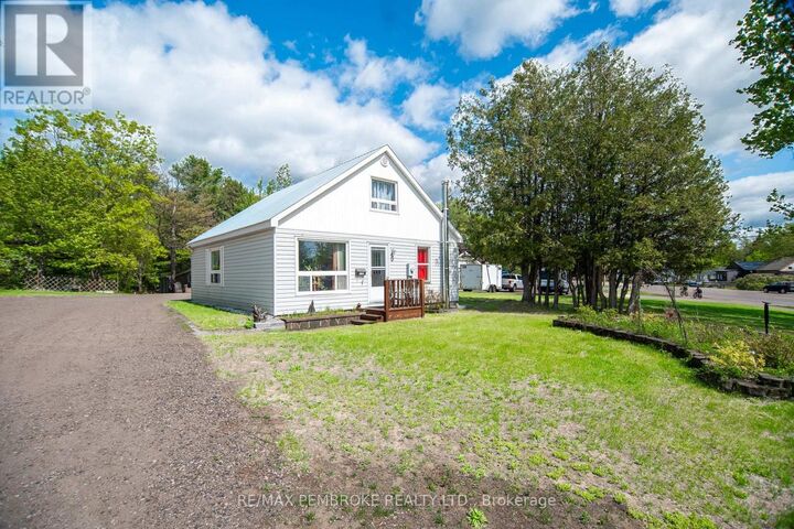 Property Photo: 2185 Petawawa Boulevard ON K8A 7G8