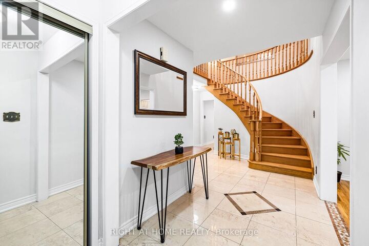 Property Photo:  4469 Idlewilde Crescent  ON L5M 4E8 