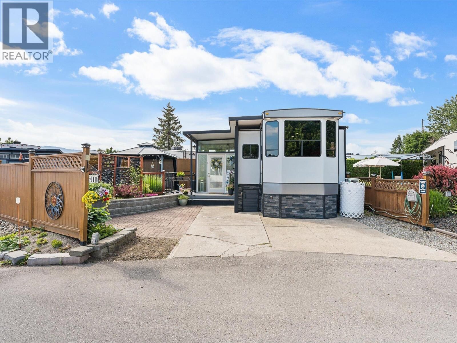 Property Photo:  415 Commonwealth Road 410  BC V4V 1P4 