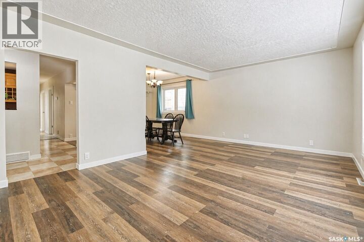 Property Photo: 1321 Jubilee Avenue SK S4S 3S8