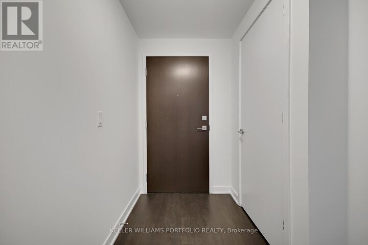 Property Photo:  2221 Yonge Street 1106  ON M4S 2B4 