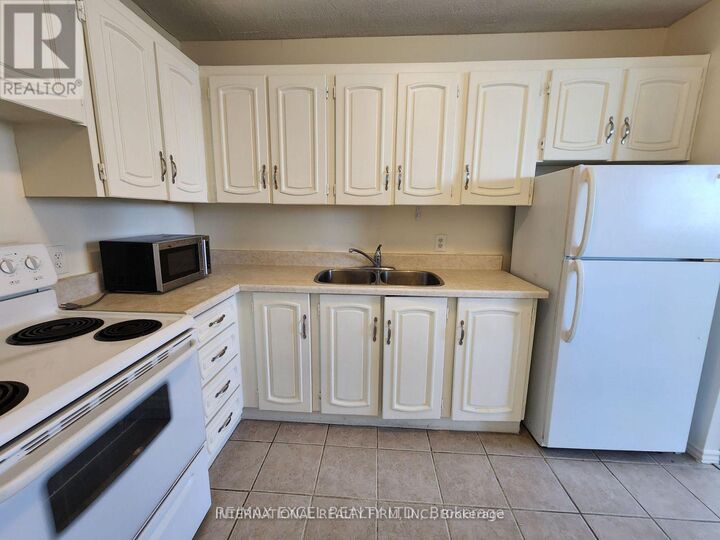 Property Photo: 215 Glenridge Avenue 1102 ON L2T 3J7