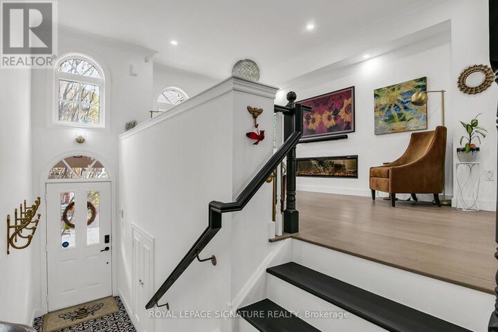 Property Photo:  41 San Remo Terrace  ON M8Z 6C6 
