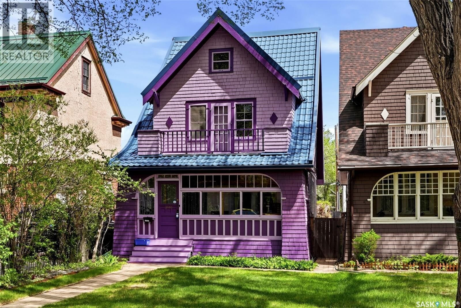 Property Photo:  2035 Robinson Street  SK S4T 2P6 