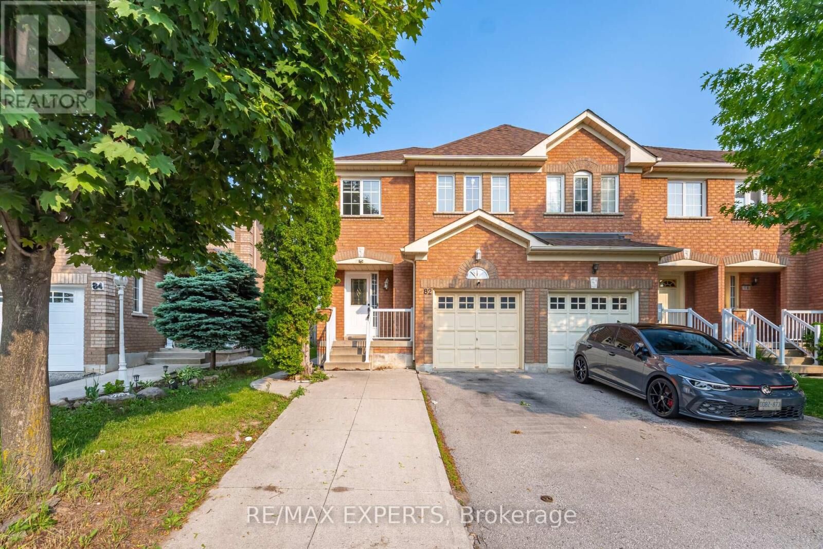 Property Photo:  82 Twin Pines Crescent North  ON L7A 1M8 