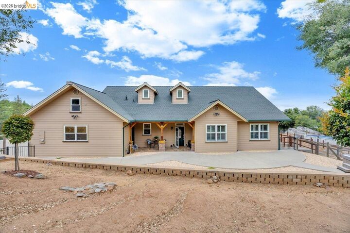 Property Photo: 18180 Robin Ridge CA 95370