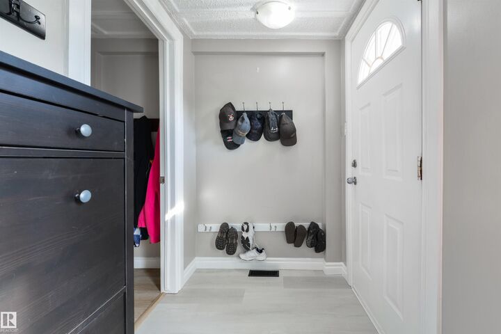 Property Photo: 15 Post Road NW AB T6P 1E5