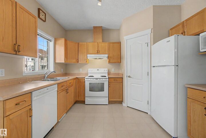 Property Photo:  56 1780 Glastonbury Blvd NW  AB T5T 6P9 