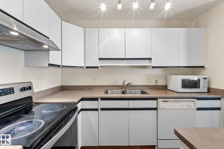 #2 15215 126 St NW — photo 1
